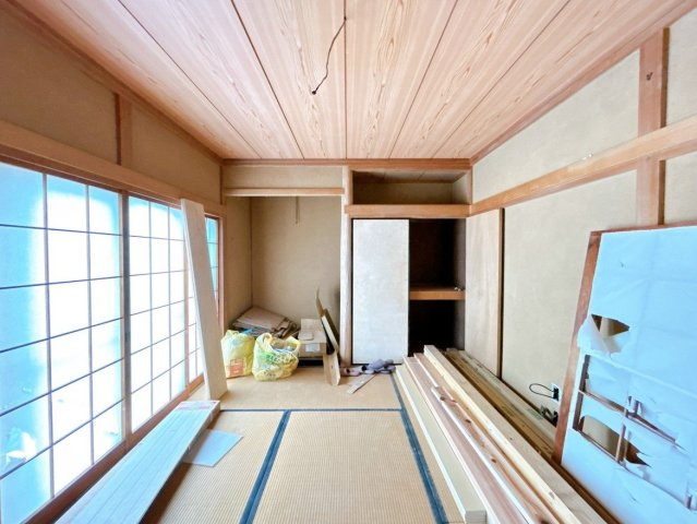 水戸市元吉田町　中古戸建の和室|【リフォーム中6/13】1階の和室6帖です。畳表替、壁塗装、天井クロス・襖張替、照明交換します。