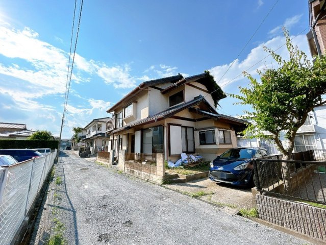 水戸市元吉田町　中古戸建の前面道路含む現地写真|価格には消費税を含みます。自社物件につき随時ご案内可能。内覧希望の方はお電話ください。