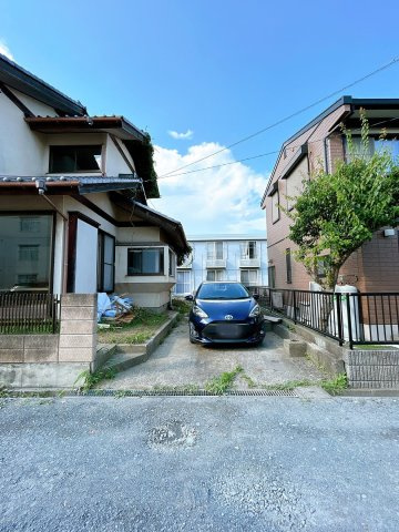 水戸市元吉田町　中古戸建の駐車場|【リフォーム中6/13】カーポート撤去、伐採、隅切り作り、駐車場拡張して、縦列2台になります。