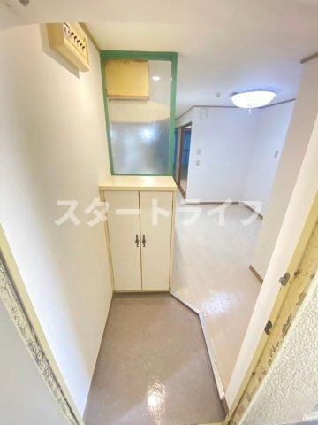 大阪市淀川区東三国６丁目の賃貸マンションの玄関