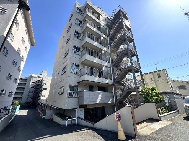 【外観】 | クレール和光（成増店） | スーパーやドラッグストア、ファミレス等が近く、生活便利な立地です。