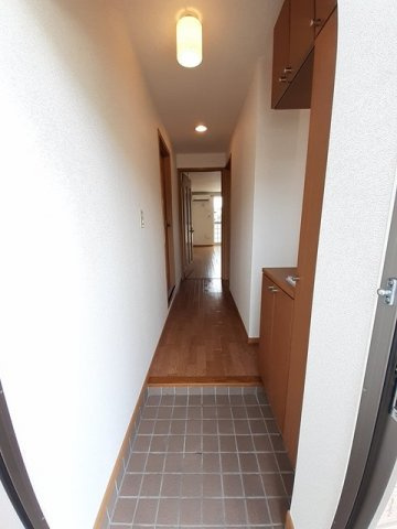 ロジュマン国分寺３の玄関