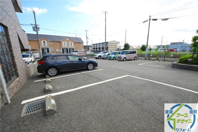 アーバンリバブルの駐車場
