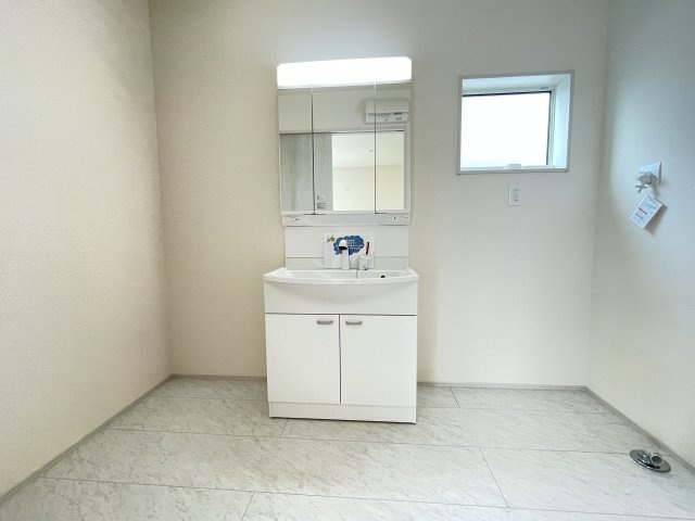 藤岡市下大塚（全1棟）1号棟の独立洗面台|建物完成済みでございます。お部屋のご内覧可能でございます。お気軽にお問合せ下さいませ(^▽^)/