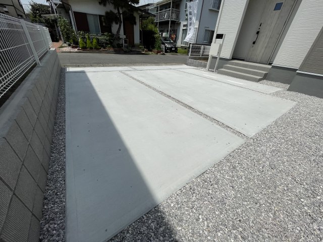 藤岡市下大塚（全1棟）1号棟の駐車場|建物完成済みでございます。お部屋のご内覧可能でございます。お気軽にお問合せ下さいませ(^▽^)/