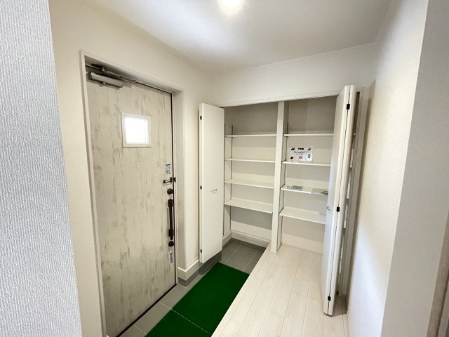 藤岡市下大塚（全1棟）1号棟の玄関|建物完成済みでございます。お部屋のご内覧可能でございます。お気軽にお問合せ下さいませ(^▽^)/