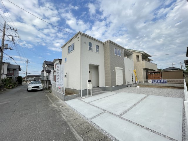 藤岡市下大塚（全1棟）1号棟の前面道路含む現地写真|建物完成済みでございます。お部屋のご内覧可能でございます。お気軽にお問合せ下さいませ(^▽^)/