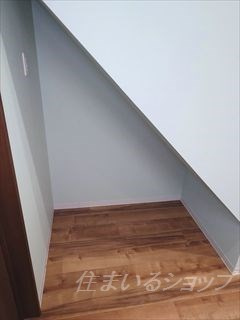 和ＦＬＡＧの収納|階段下収納