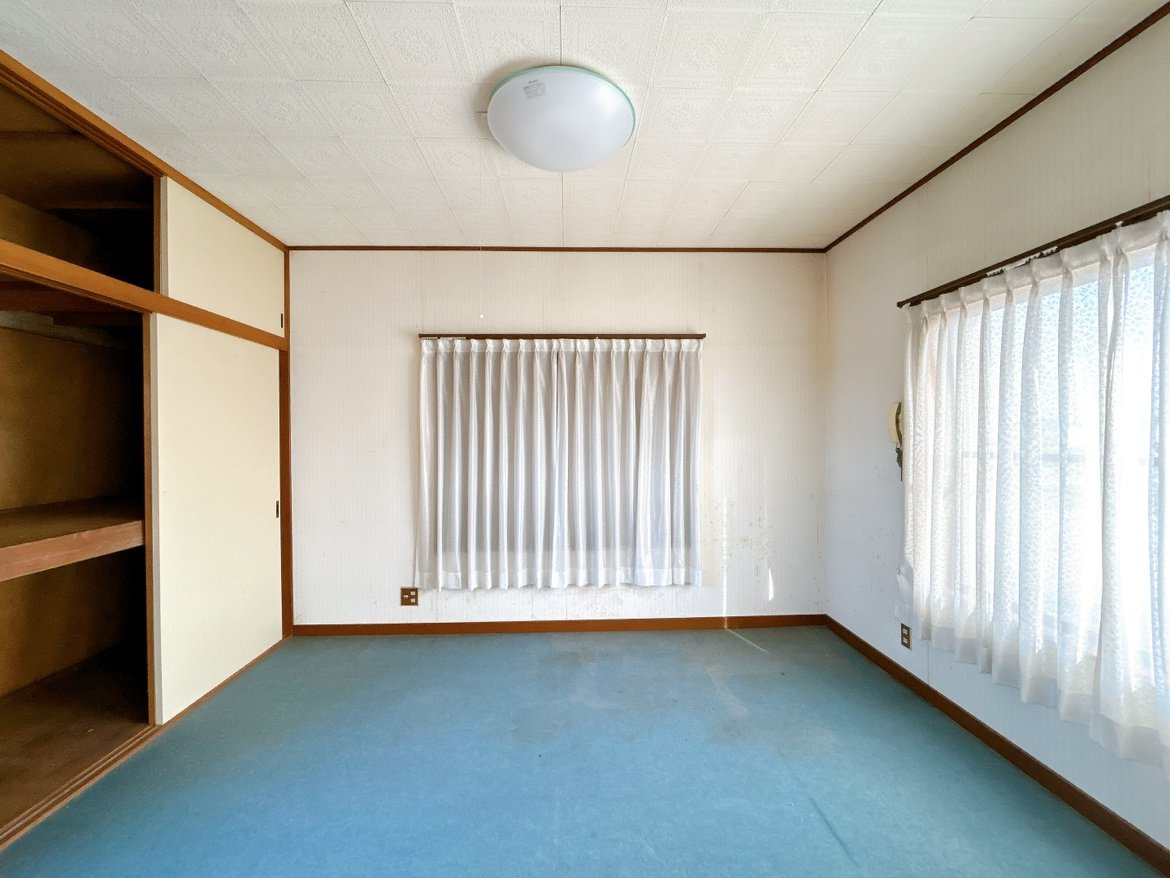 水戸市渋井町　中古戸建の洋室|【リフォーム中・5/30撮影】2階6帖洋室別角度の写真です。