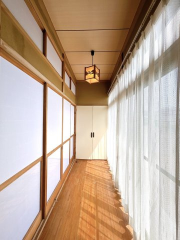 水戸市渋井町　中古戸建の居間・リビング|【リフォーム中・5/30撮影】
広縁の一部はLDKに生まれ変わります。