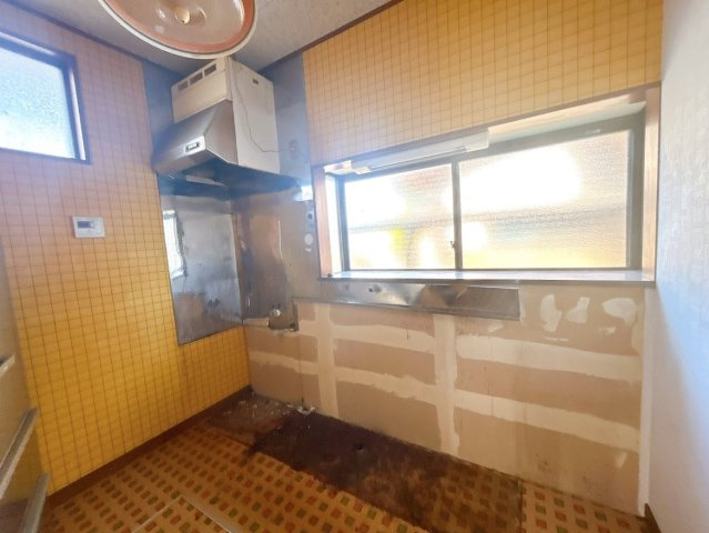 水戸市渋井町　中古戸建のキッチン|【リフォーム中・5/30撮影】キッチンはこちらに新品交換いたします。