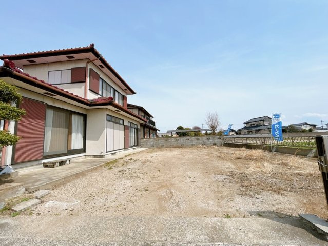 水戸市渋井町　中古戸建の駐車場|【リフォーム中・5/30撮影】
駐車場は3台以上駐車可能です。