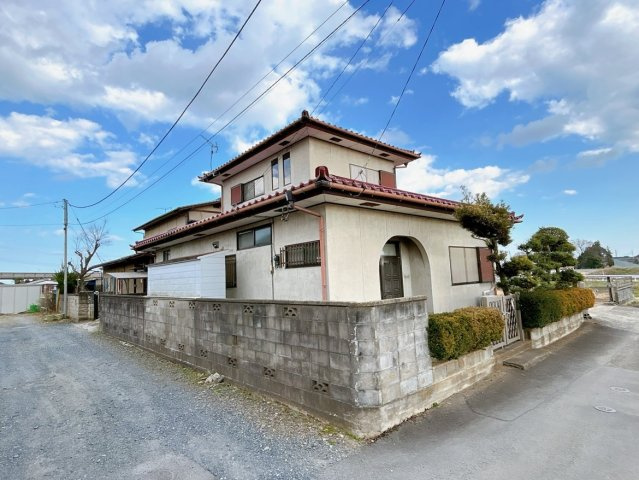 水戸市渋井町　中古戸建の外観|【リフォーム中】 価格には消費税、リフォーム費用を含みます。リフォーム中でもご案内可能。内覧希望の方はお電話ください。
