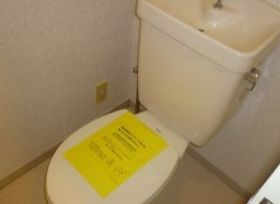 パークヒルズ越前屋のトイレ|落ち着いた色調のトイレです