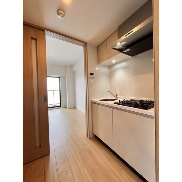 ステージファースト名古屋尾頭橋(旧S-RESIDENCE尾頭橋)のキッチン|コンパクトなキッチンで掃除もラクラク