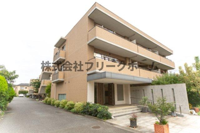 小金井市本町３丁目の賃貸マンションのエントランス
