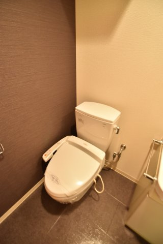 大阪市都島区都島南通２丁目の賃貸マンションのトイレ