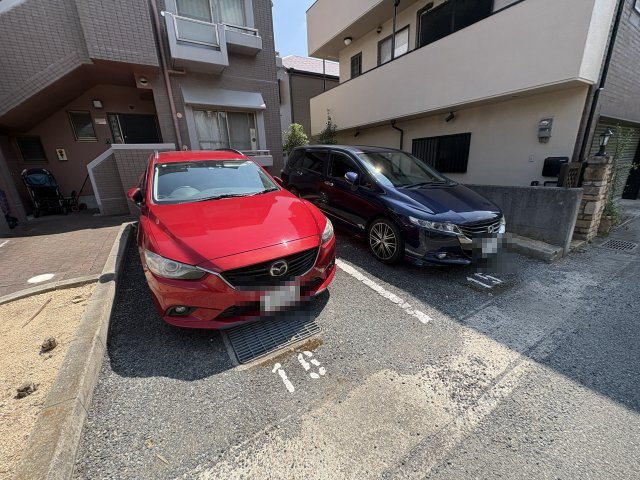 アグロスの駐車場
