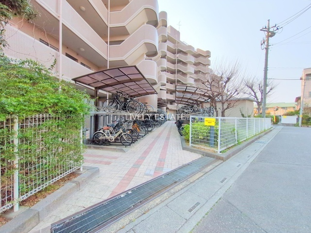 オーベル越谷南の駐輪場