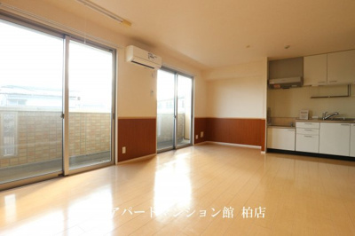 【居間・リビング】 | ディアコート | ※別号室参考写真です ※現況優先