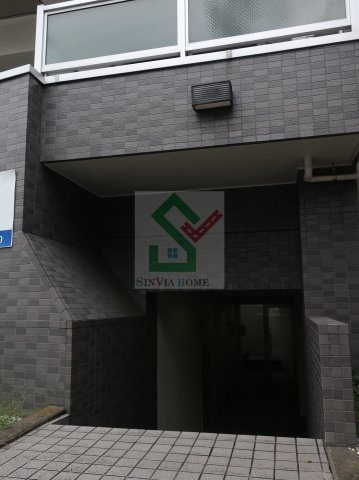 プチラークビルのエントランス
