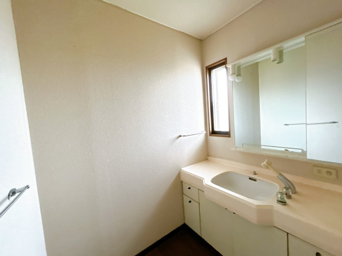 水戸市千波町　中古戸建の独立洗面台|【6月29日（月）まで期間限定現況販売】
2階洗面の写真です。