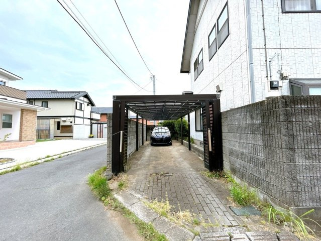 水戸市千波町　中古戸建の駐車場|【6月29日（月）まで期間限定現況販売】
駐車場の写真です。
縦列二台駐車可能です。