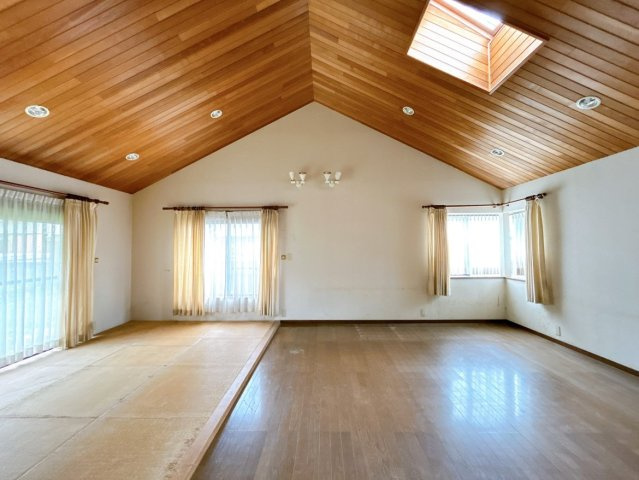 水戸市千波町　中古戸建の居間・リビング|【6月29日（月）まで期間限定現況販売】
リビングの写真です。