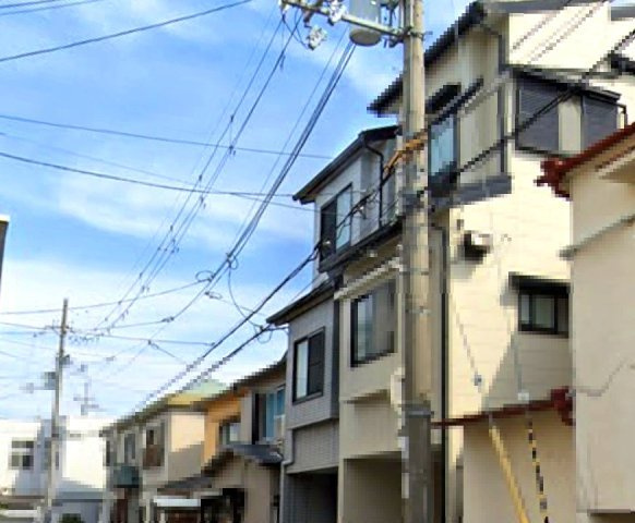 寺本5丁目の前面道路含む現地写真|北側　出窓付き・南側　バルコニー付き　陽当り・通風良好