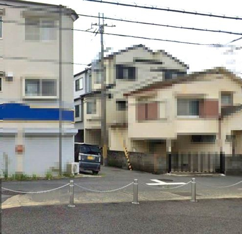 寺本5丁目の前面道路含む現地写真|車好きの方にも嬉しい車庫付