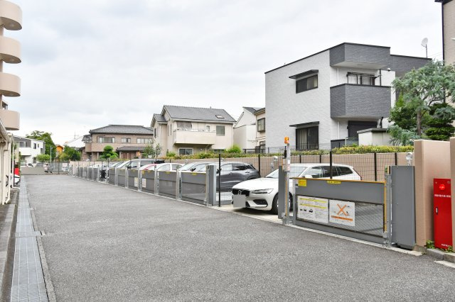 ウィンベルガーデン大宮の駐車場