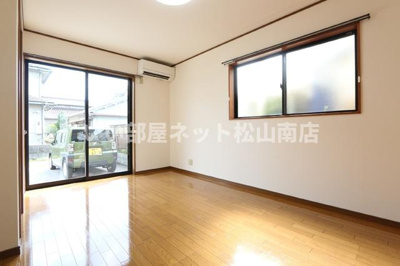 【居間・リビング】 | エストレア北土居
