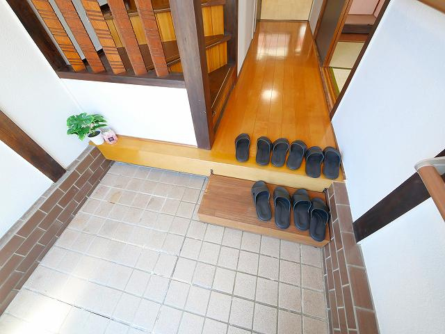 六条西３丁目戸建の玄関