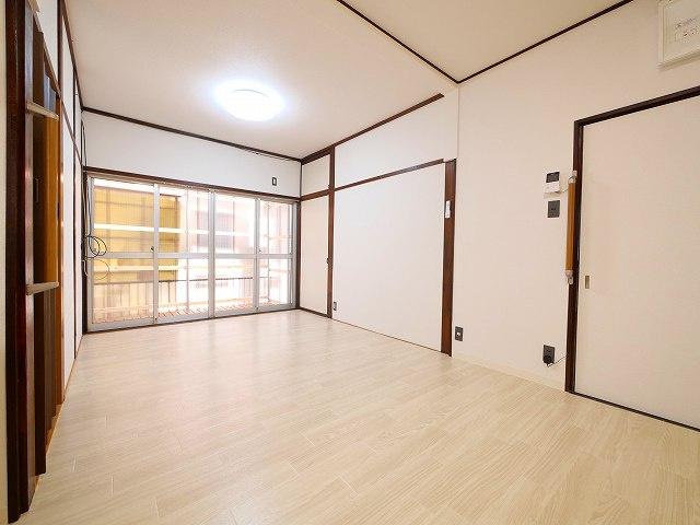 六条西３丁目戸建の居間・リビング