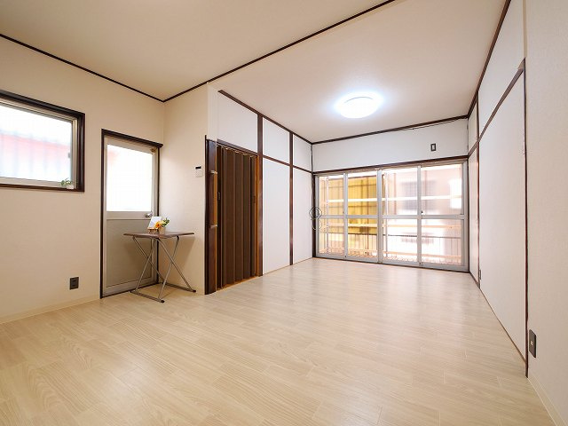 六条西３丁目戸建の居間・リビング