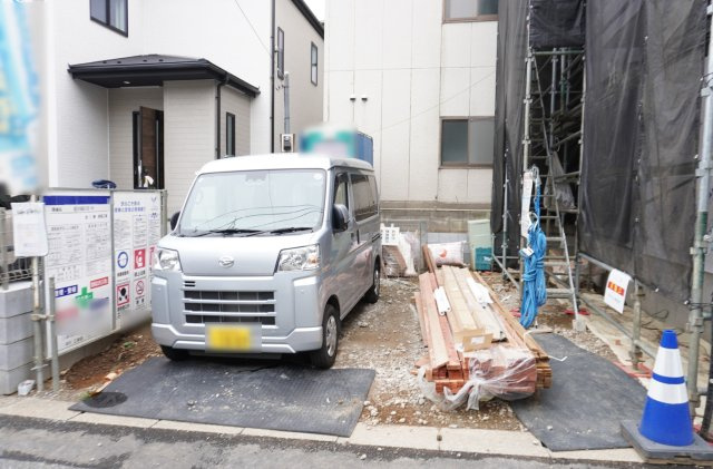 越谷市東越谷2丁目 新築分譲住宅 全2棟 1号棟の駐車場