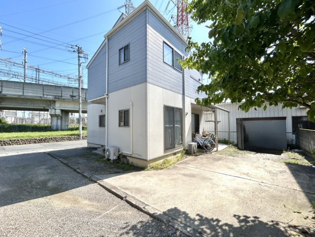 【中古戸建】高崎市箕郷町下芝の外観|■外観|シンプルで洗練されたデザインは住まう人の色に染まり、個性を映し出します♪本日見学可能(*＾＾*)