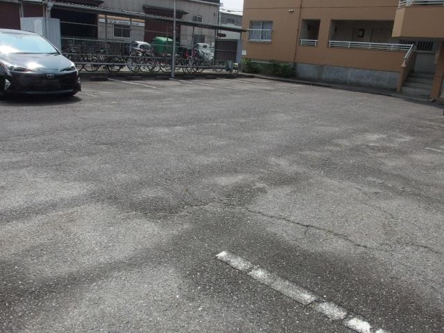 サンライズ内田の駐車場
