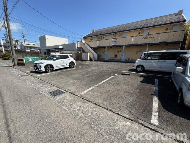 栄ハイツの駐車場