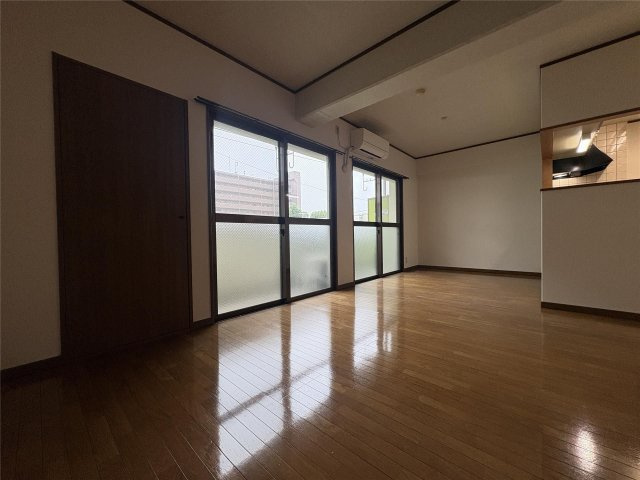 メルベーユサカイの居間・リビング