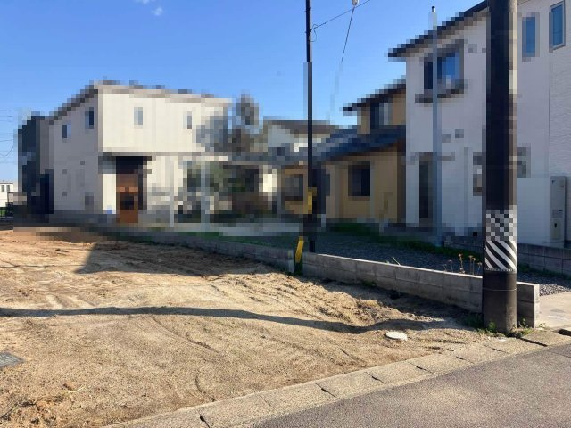 REXCRAS　安城市榎前町第1　1号棟の前面道路含む現地写真