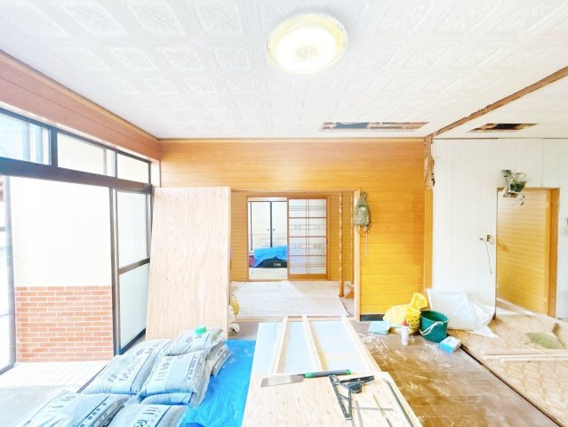 ひたちなか市殿山町2丁目　中古戸建の外観|【リフォーム中6.1】床重ね張り、天井・壁クロス張替、照明交換します。