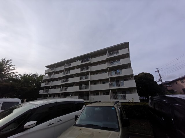 夏見台団地23号棟の外観