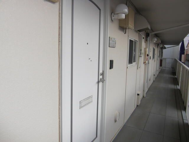メゾンラフォーレの玄関