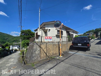 【前面道路含む現地写真】 | 能勢町下田尻平屋住宅 | 北側・西側の道路に面した開放的な平屋住宅です♪ぜひ現地をご覧ください！お気軽にネクストホープ不動産までお問い合わせを！！