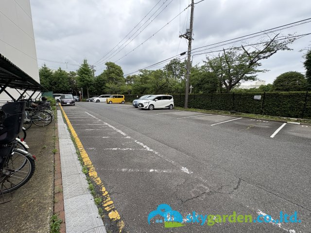 鎌倉ロジュマンＤ棟の駐車場