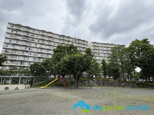 鎌倉ロジュマンＤ棟の外観|南側の公園から見たD棟