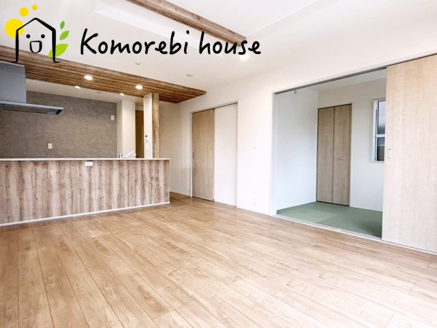 北足立郡伊奈町内宿台4丁目　新築一戸建て　ブルーミングガーデン　01の居間・リビング|10/20撮影