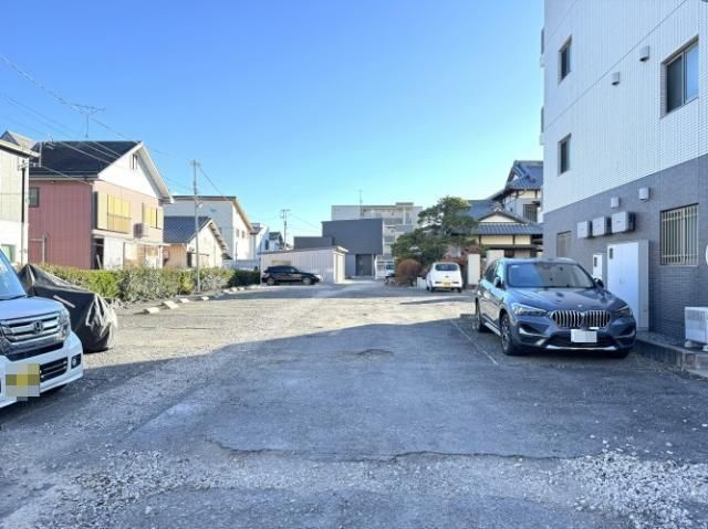 カーム　コートの駐車場