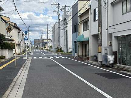 広島市中区吉島新町２丁目の前面道路含む現地写真